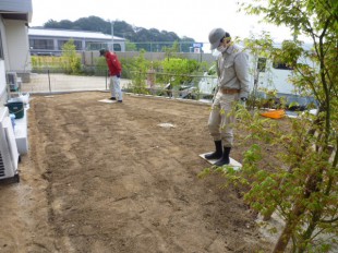 春日市U邸　芝生張り工事