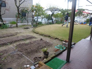 太宰府市朱雀　芝生張り作業