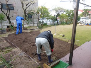 太宰府市朱雀　芝生張り作業