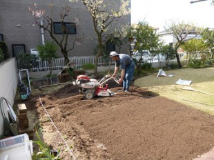 太宰府市朱雀　芝生張り作業