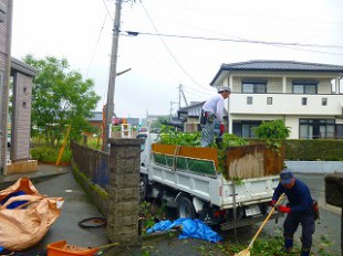 清掃枝葉処理作業中